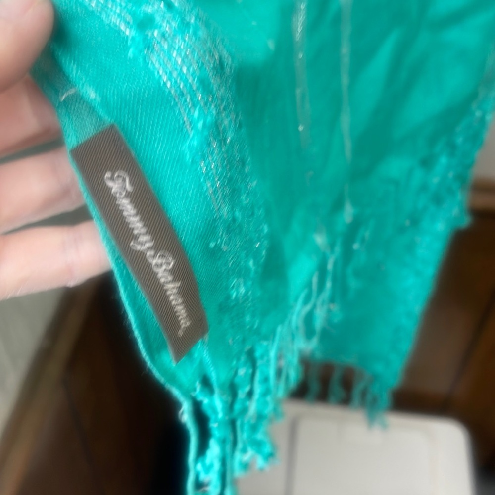 Women’s Tommy Bahama scarf silk with fringe at the bottoms